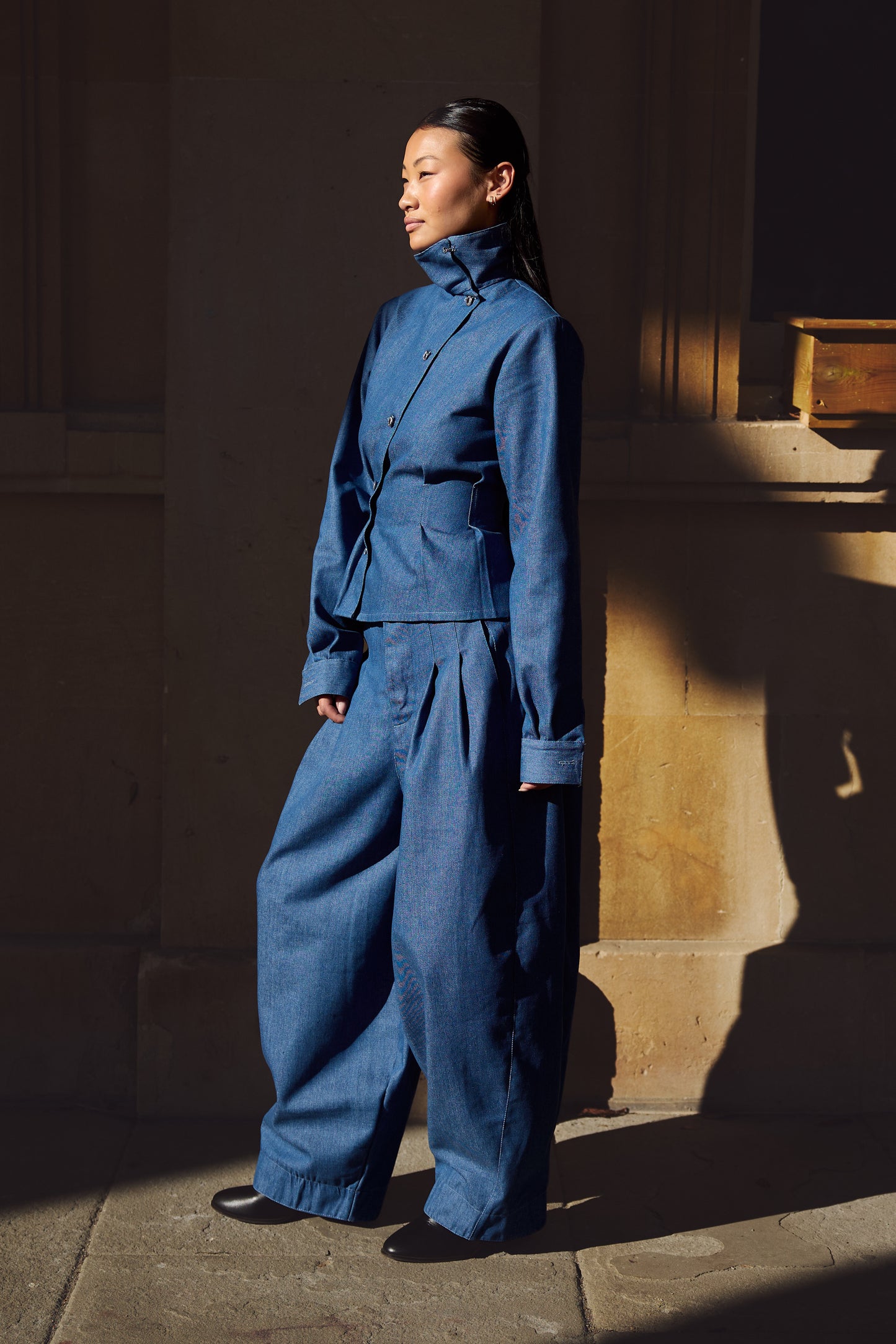 LIGHT BLUE BARREL TROUSER