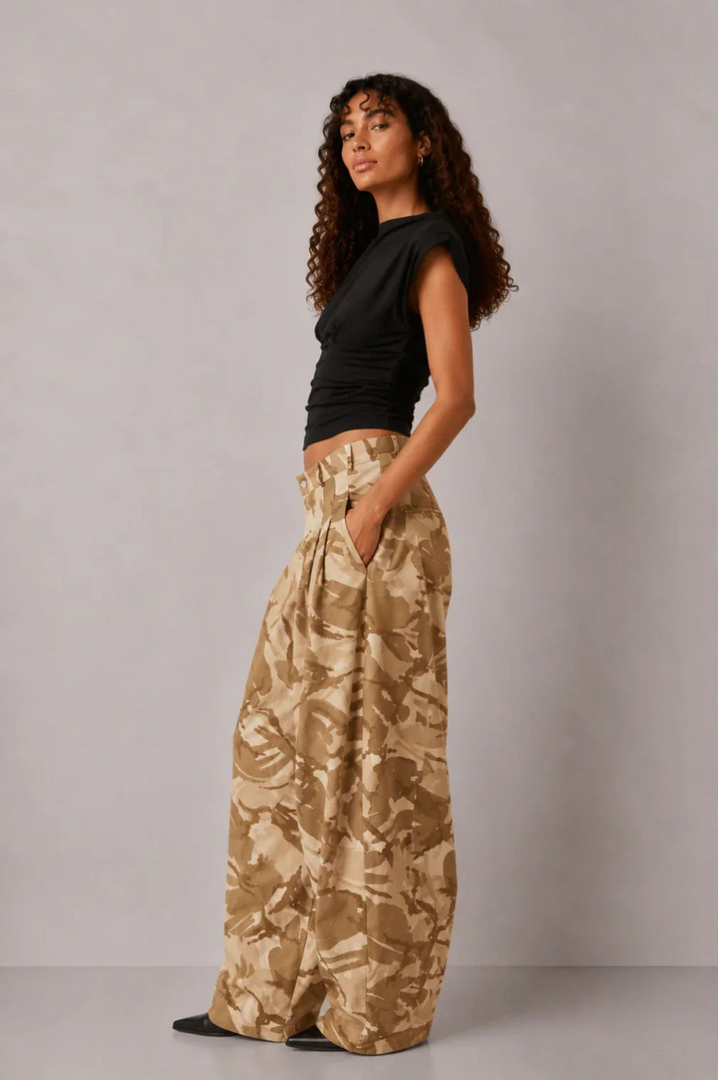 CAMO BARREL TROUSER