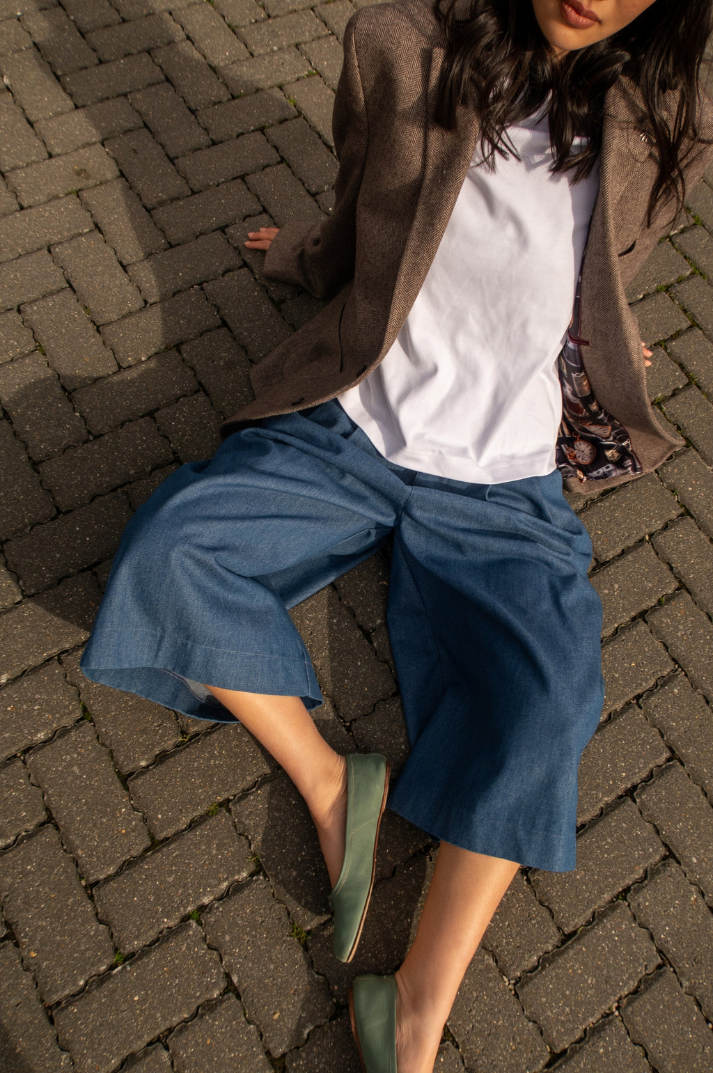 LIGHT WASH BLUE CROPPED TROUSER