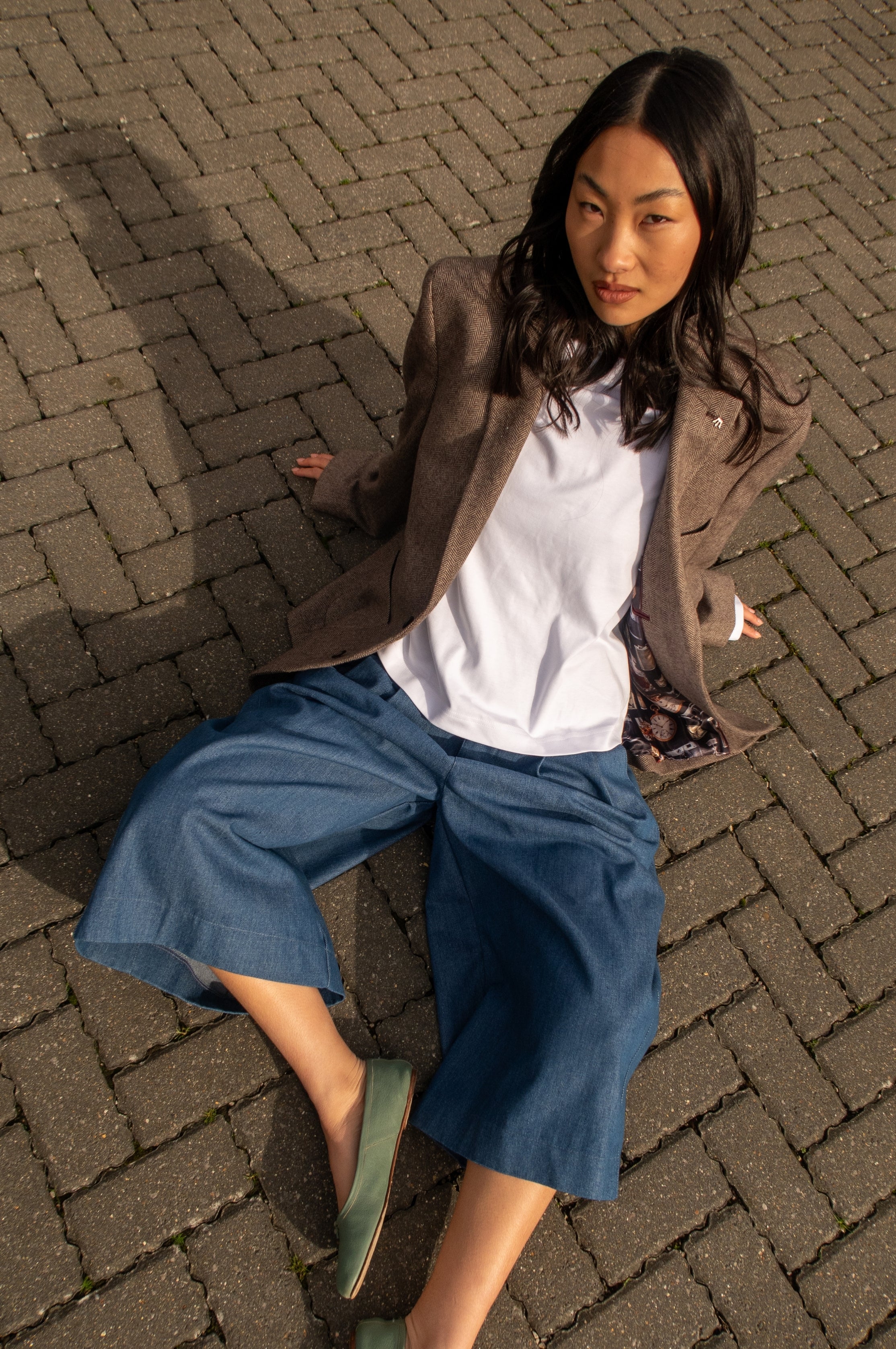 LIGHT WASH BLUE CROPPED TROUSER