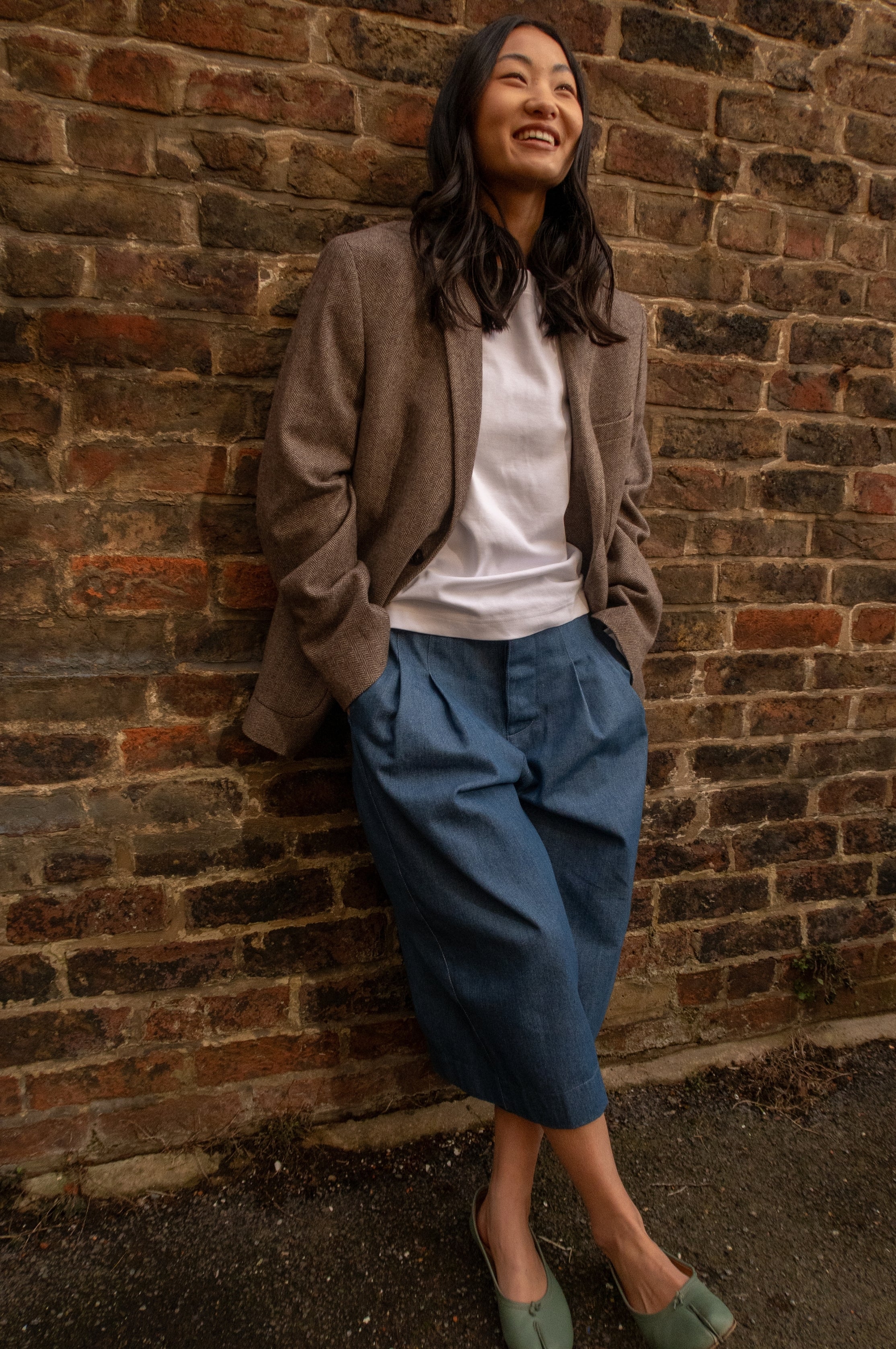LIGHT WASH BLUE CROPPED TROUSER