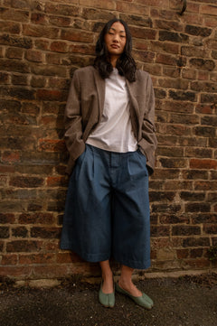 LIGHT WASH BLUE CROPPED TROUSER