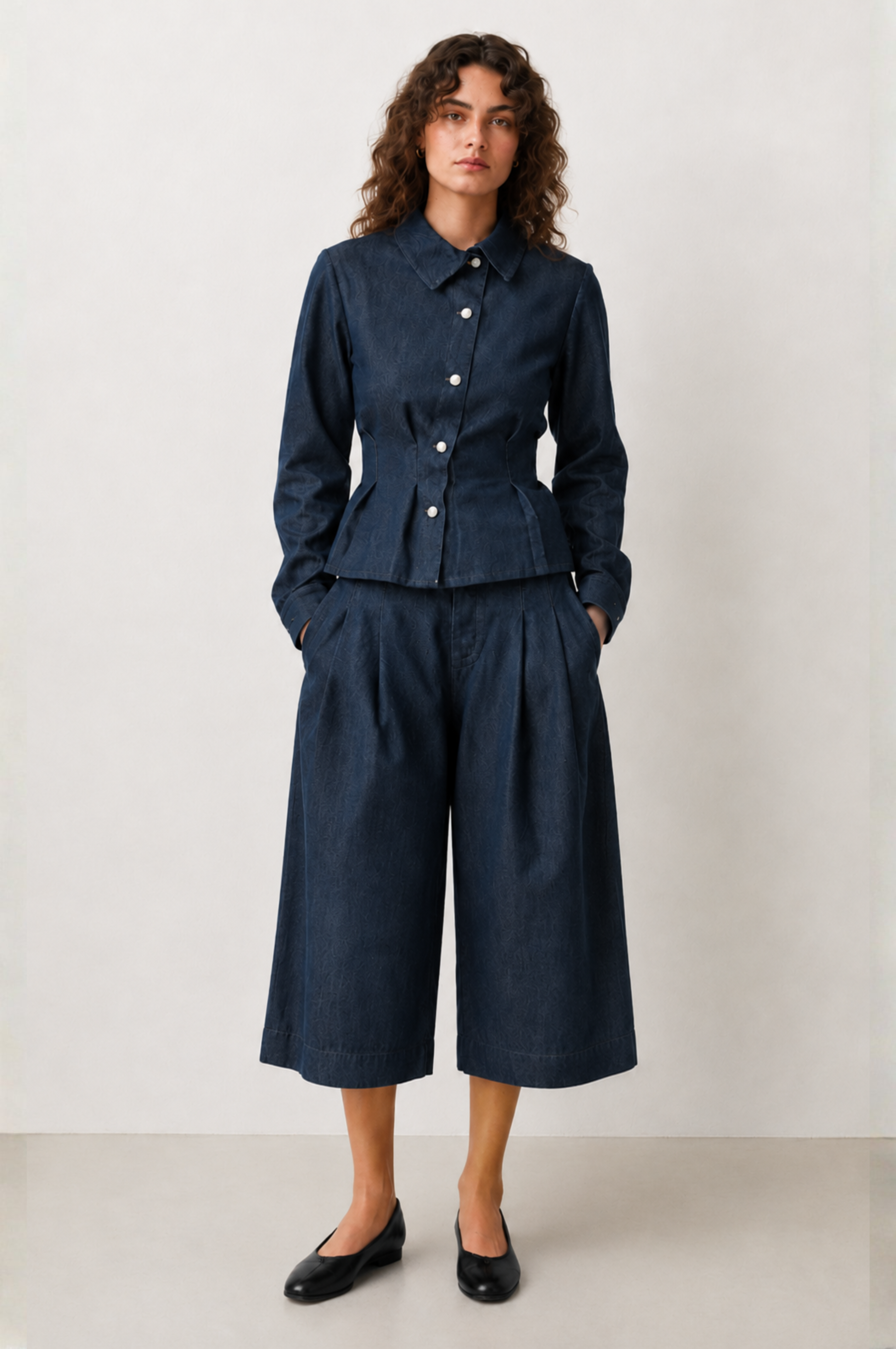 MID BLUE DENIM CROPPED TROUSER