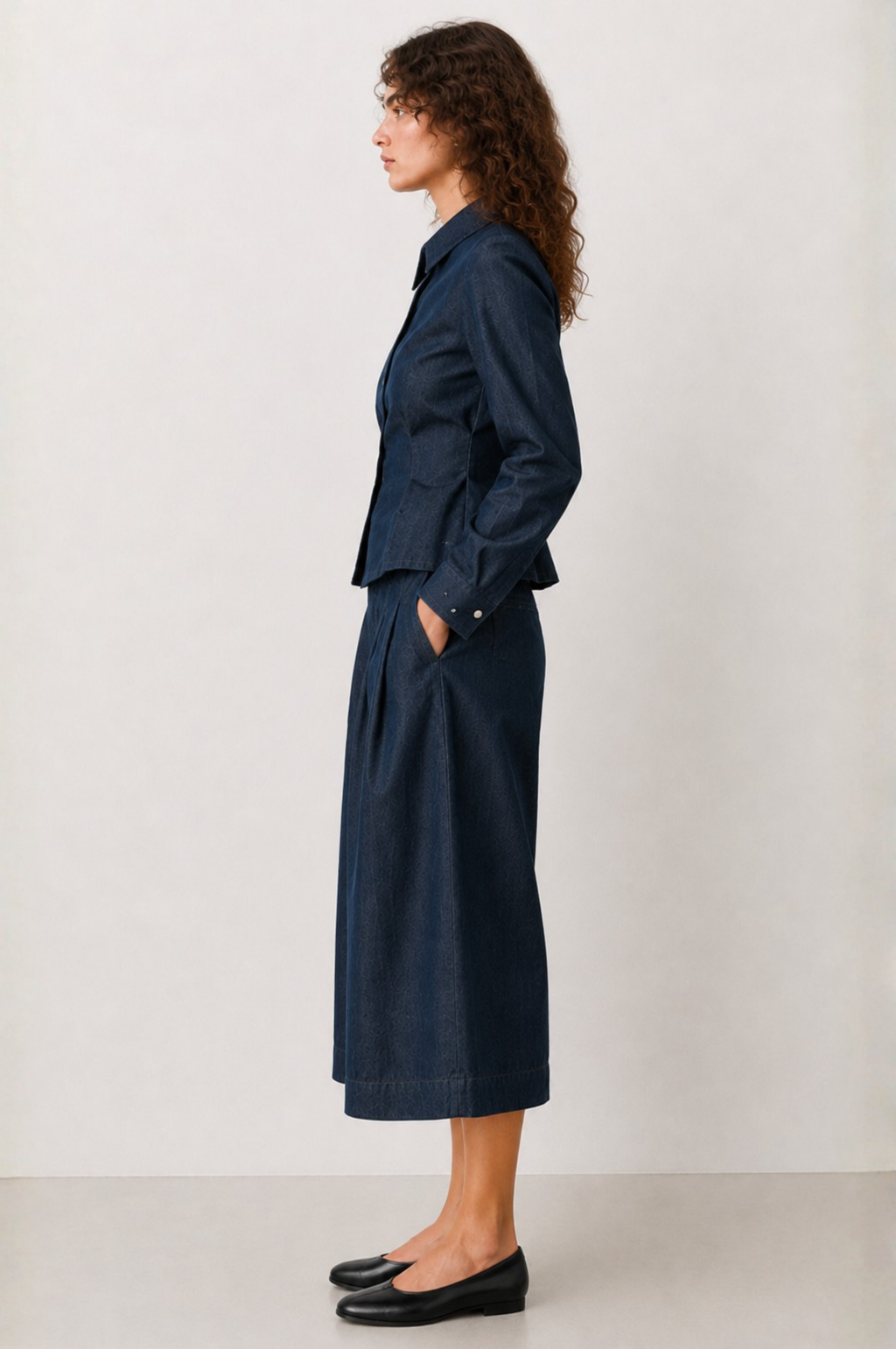 MID BLUE DENIM CROPPED TROUSER