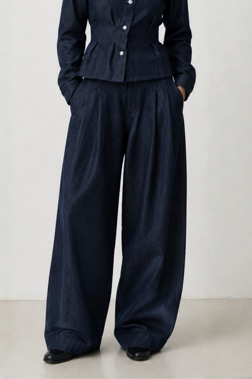 MID BLUE DENIM BARREL TROUSER