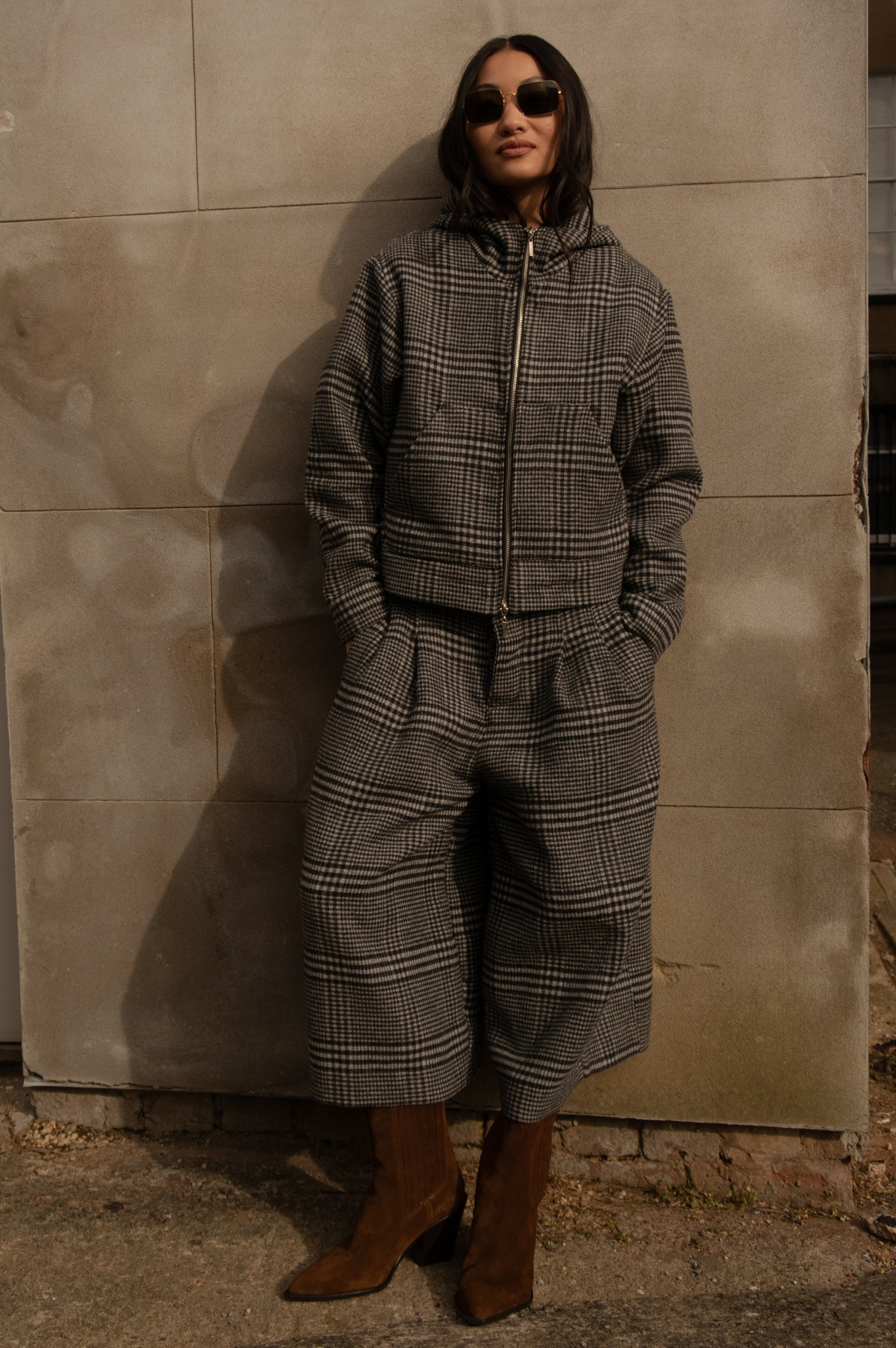 GREY CHECK WOOL CROPPED TROUSERS