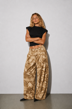 CAMO BARREL TROUSER
