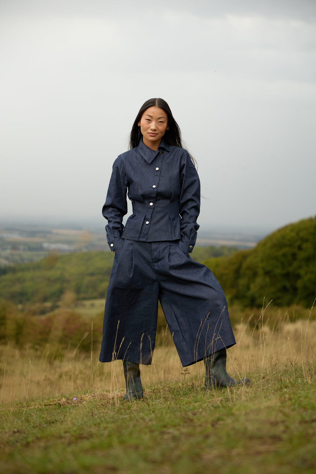 MID BLUE DENIM CROPPED TROUSER