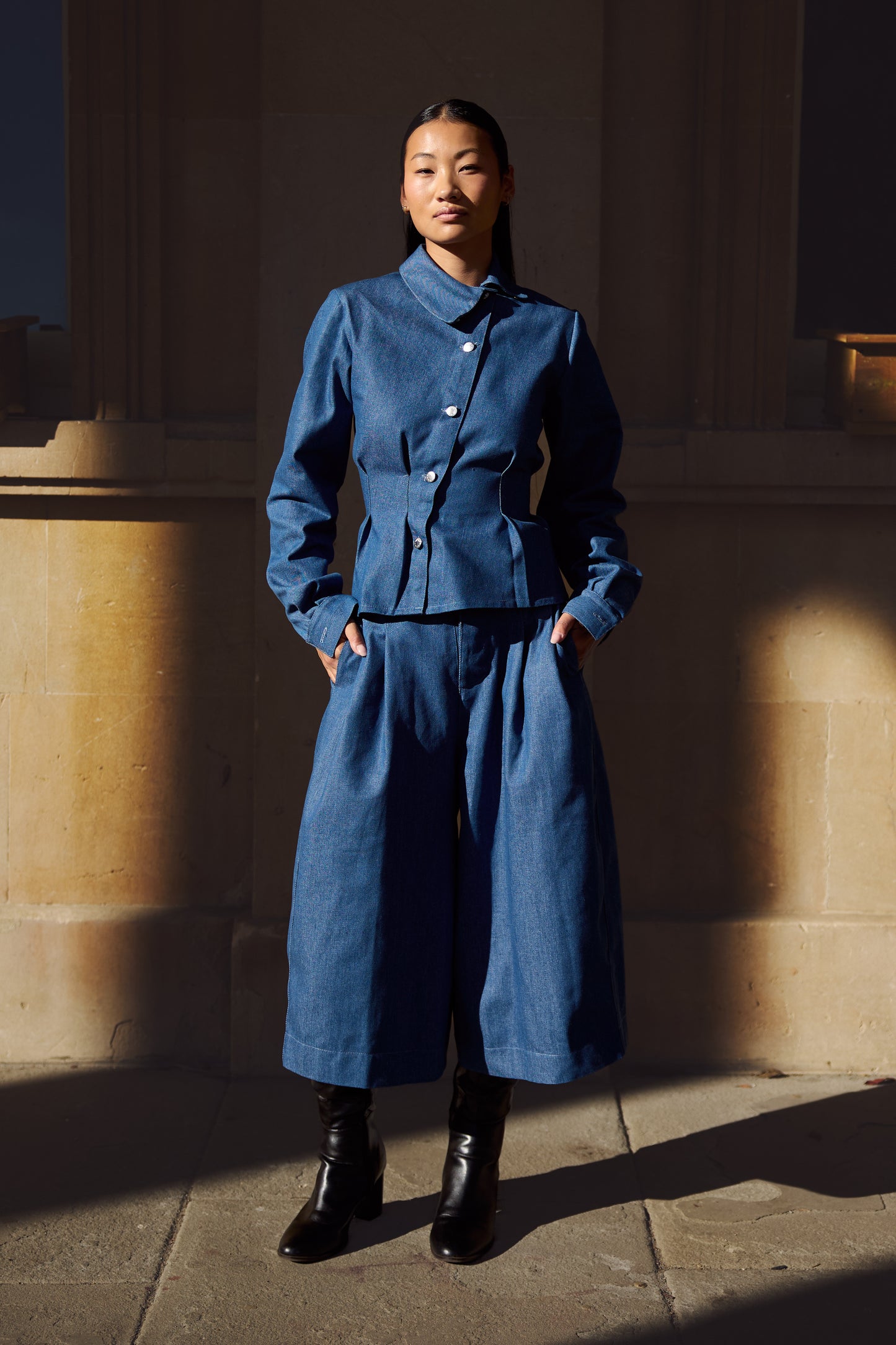 BLUE DENIM CROPPED TROUSER