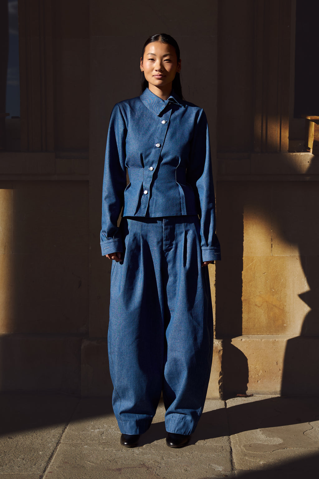 LIGHT BLUE BARREL TROUSER