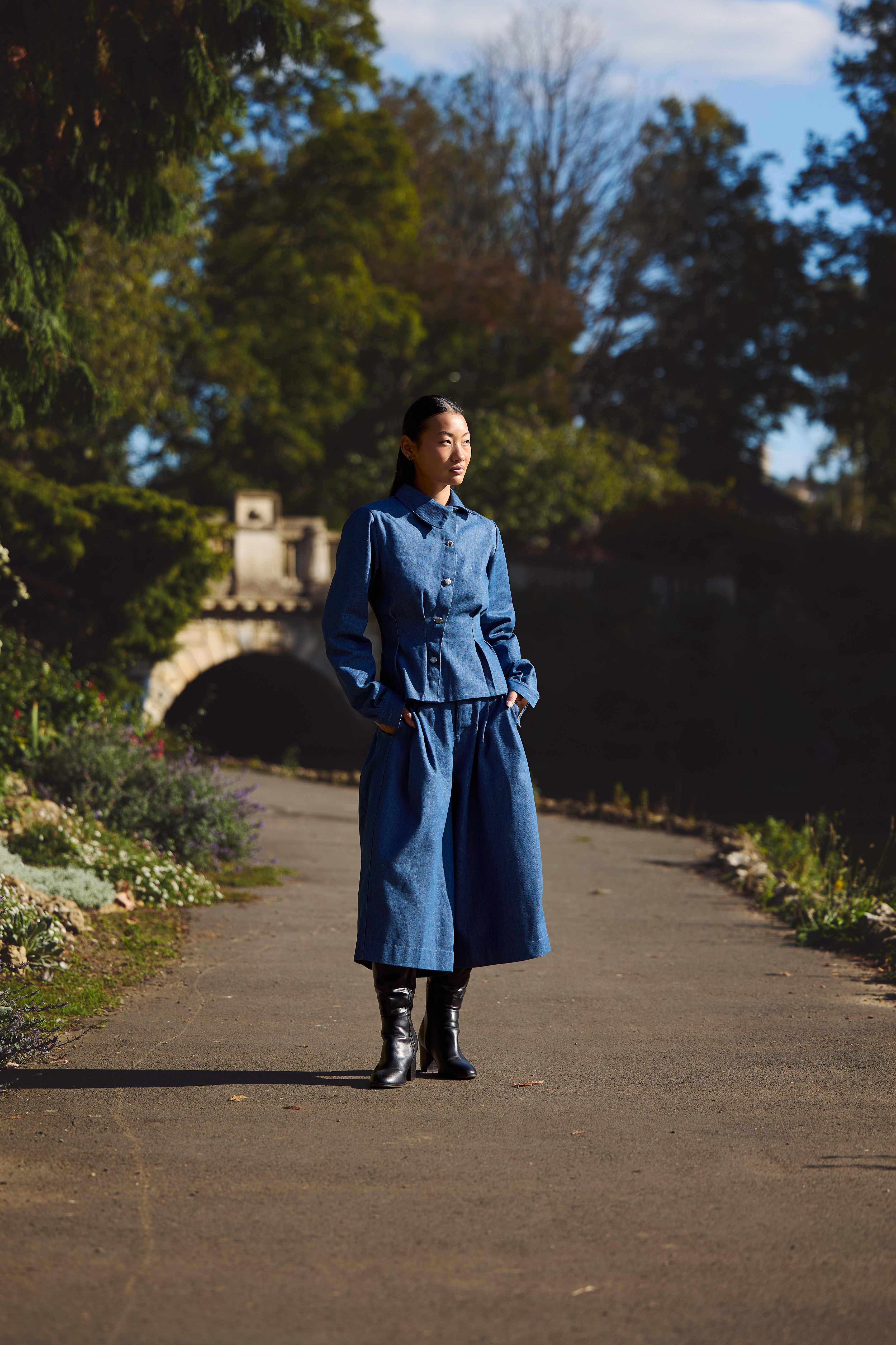 BLUE DENIM CROPPED TROUSER