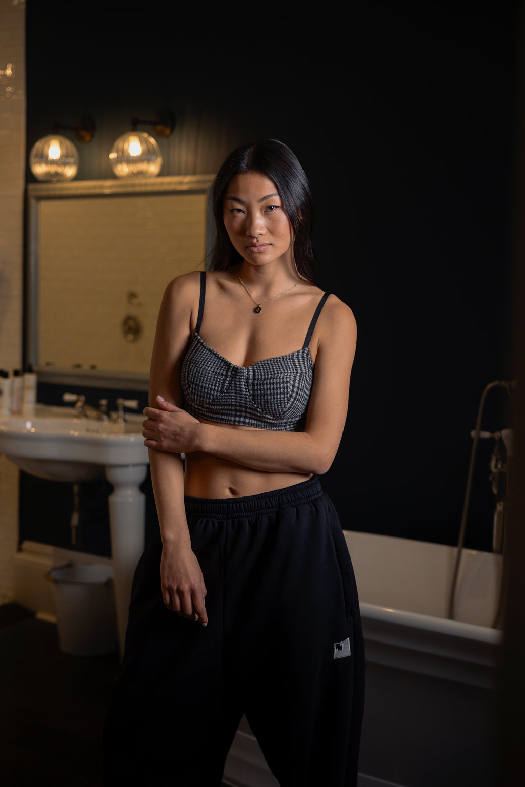 ESSENTIAL STRAIGHT LEG BLACK SWEATPANT