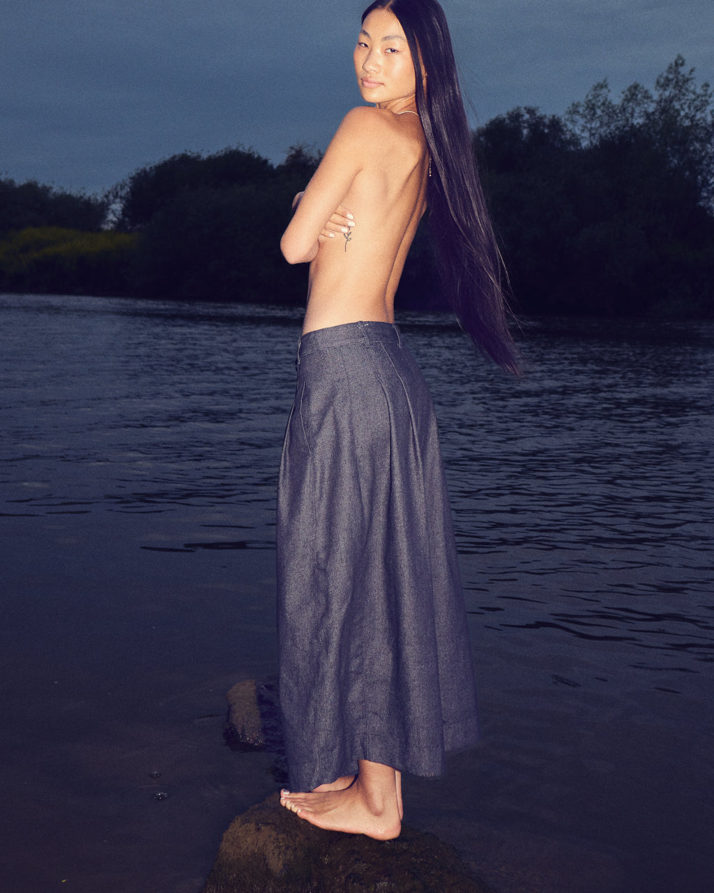 BLACK DENIM CROPPED TROUSER