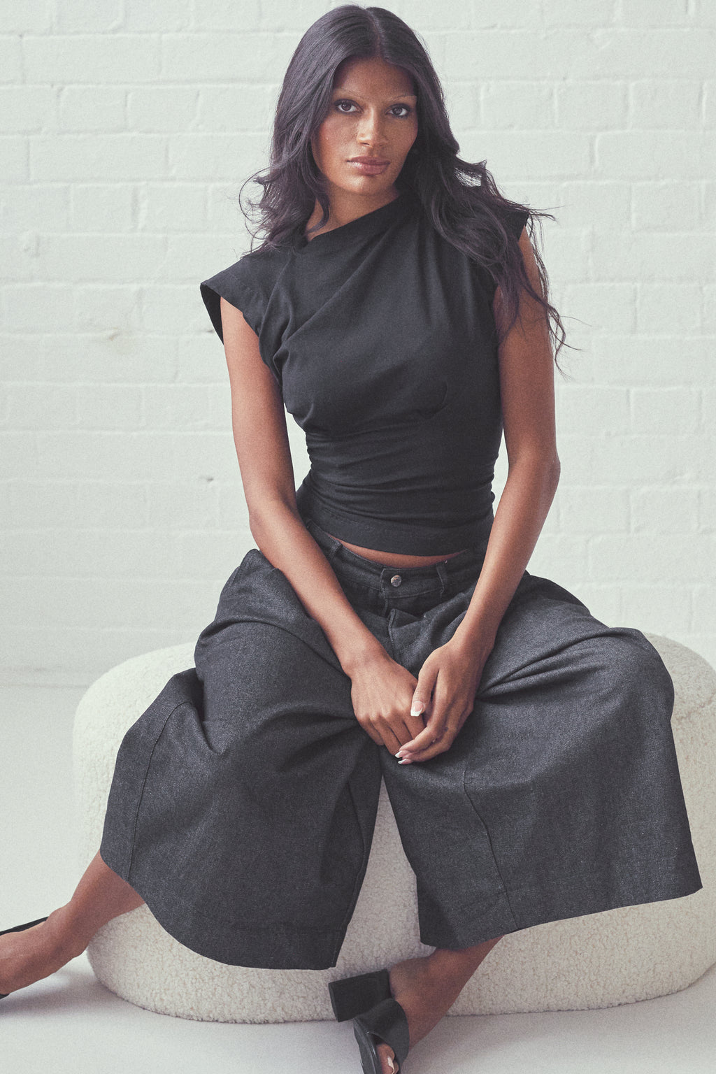 BLACK DENIM CROPPED TROUSER