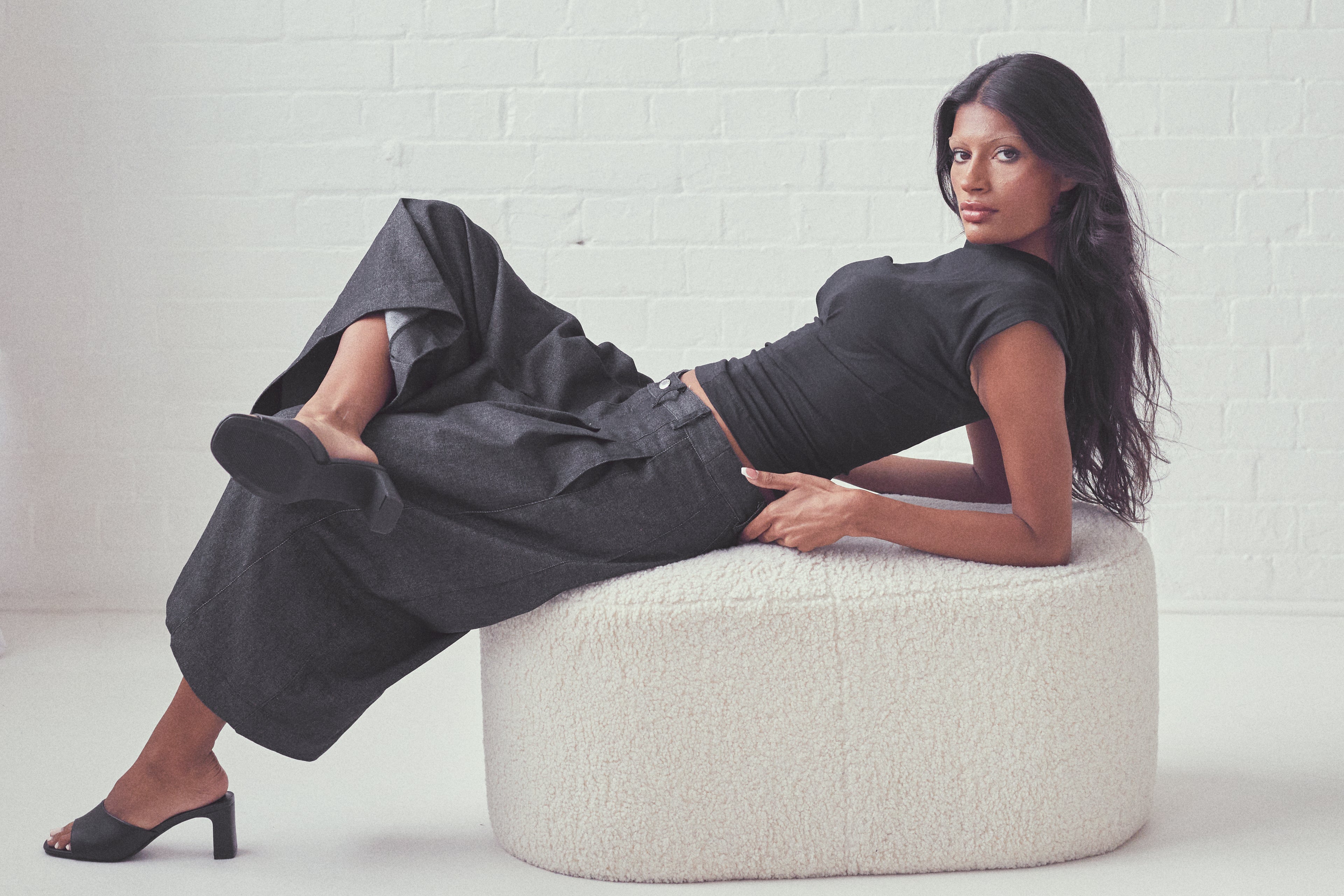 BLACK DENIM CROPPED TROUSER