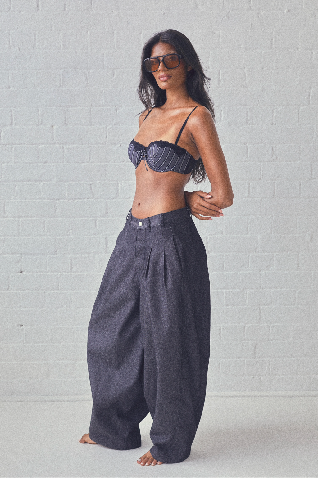 BLACK DENIM BARREL TROUSER