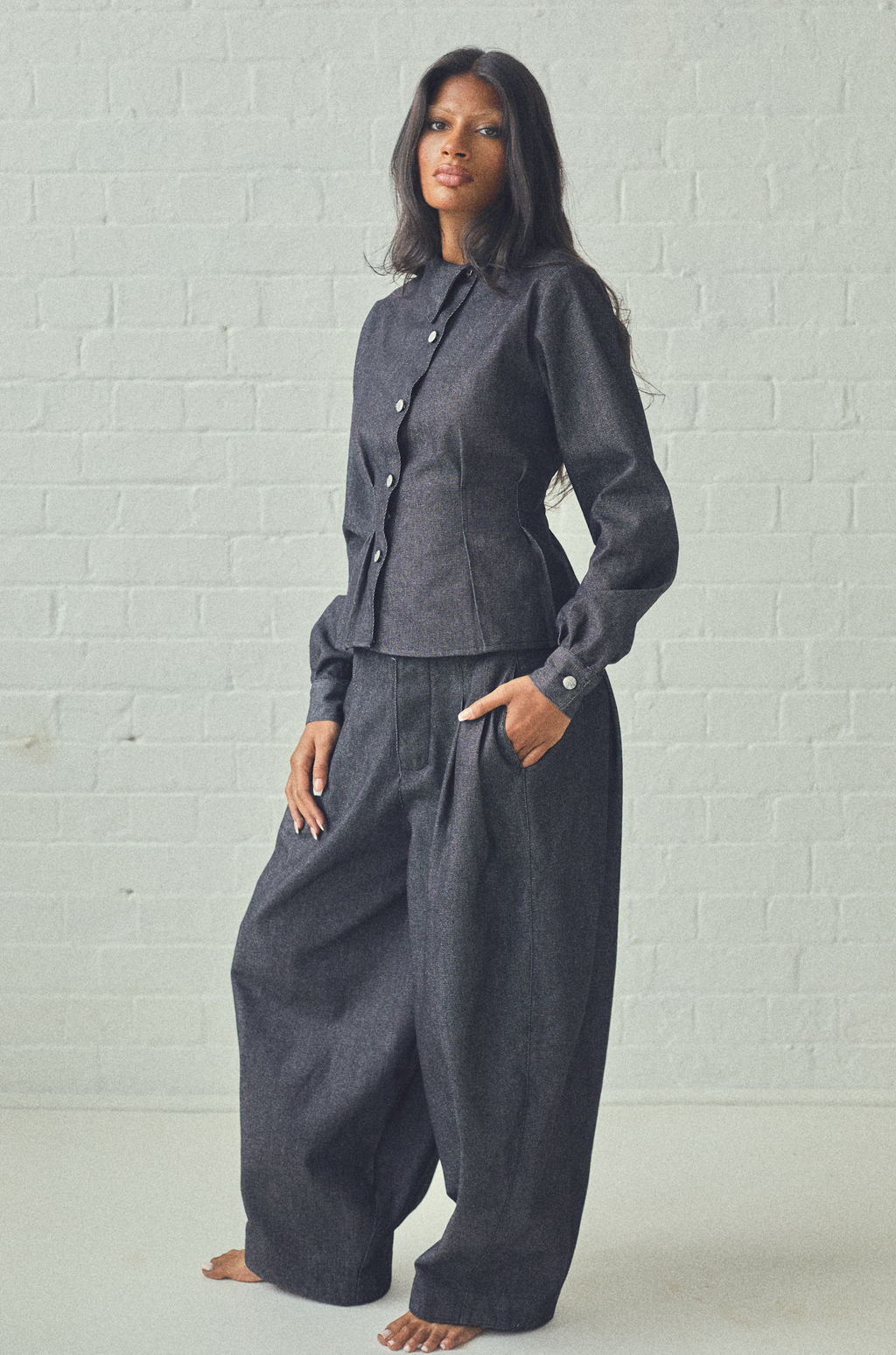 BLACK DENIM BARREL TROUSER