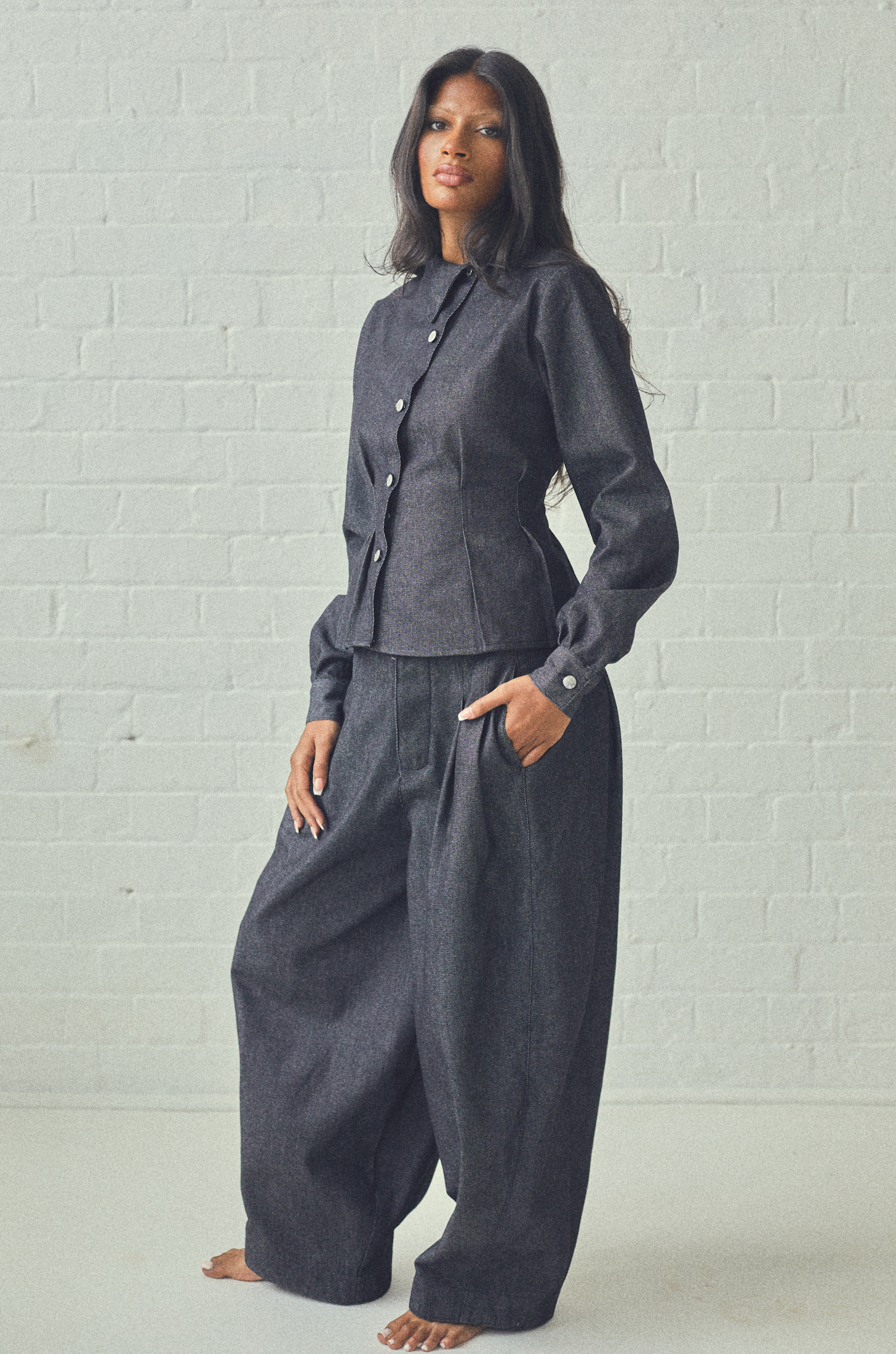 BLACK DENIM BARREL TROUSER