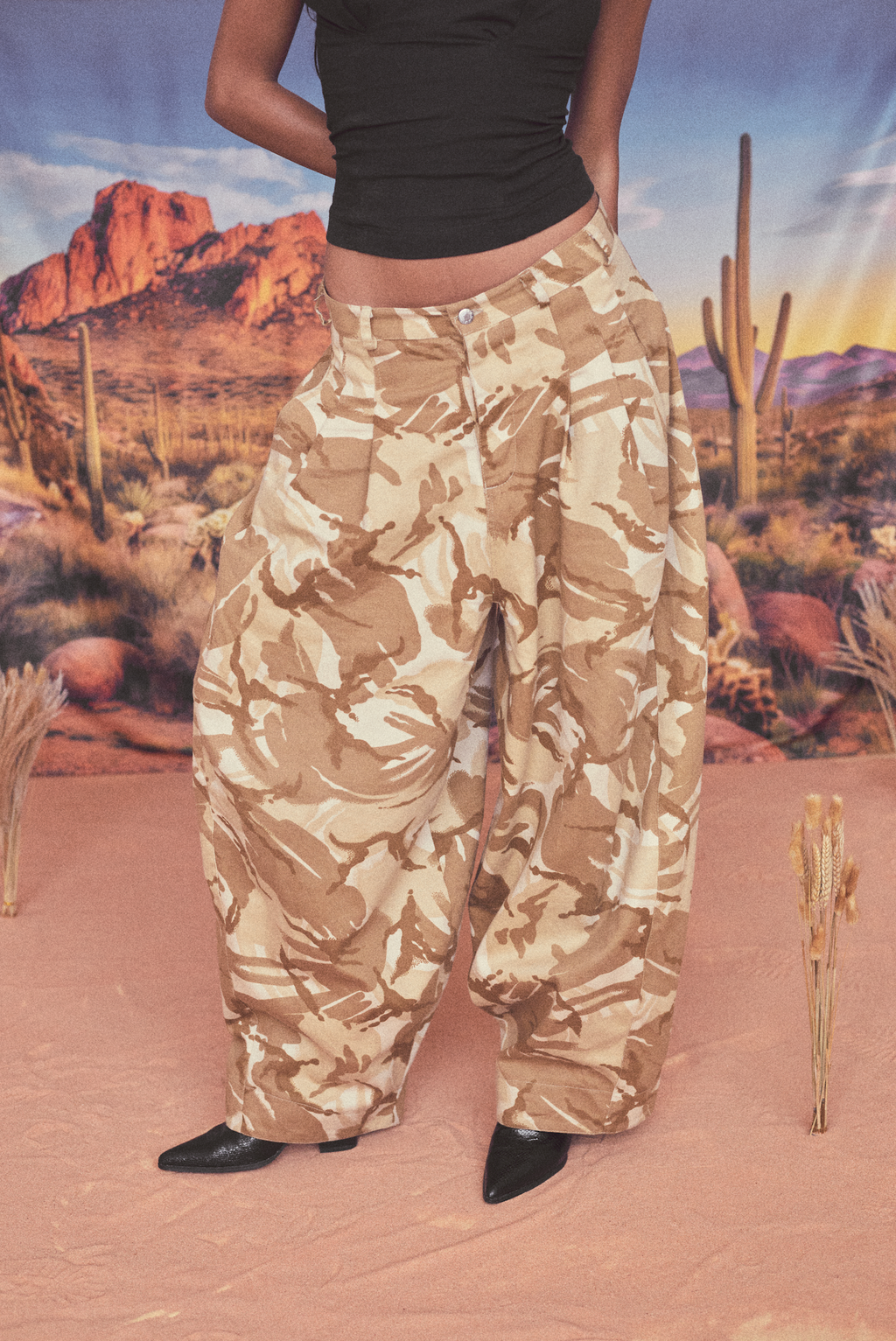 CAMO BARREL TROUSER