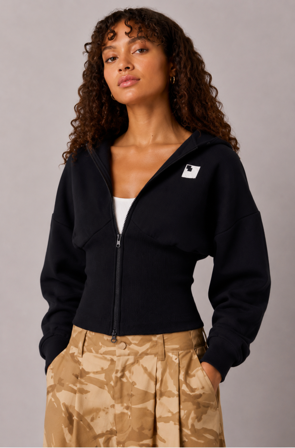 ESSENTIAL BLACK ZIP HOOD