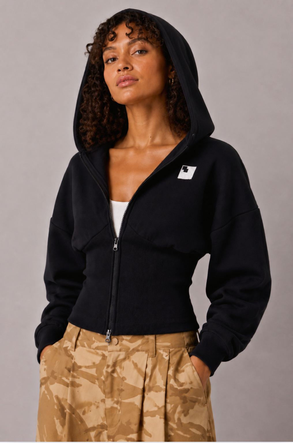 ESSENTIAL BLACK ZIP HOOD