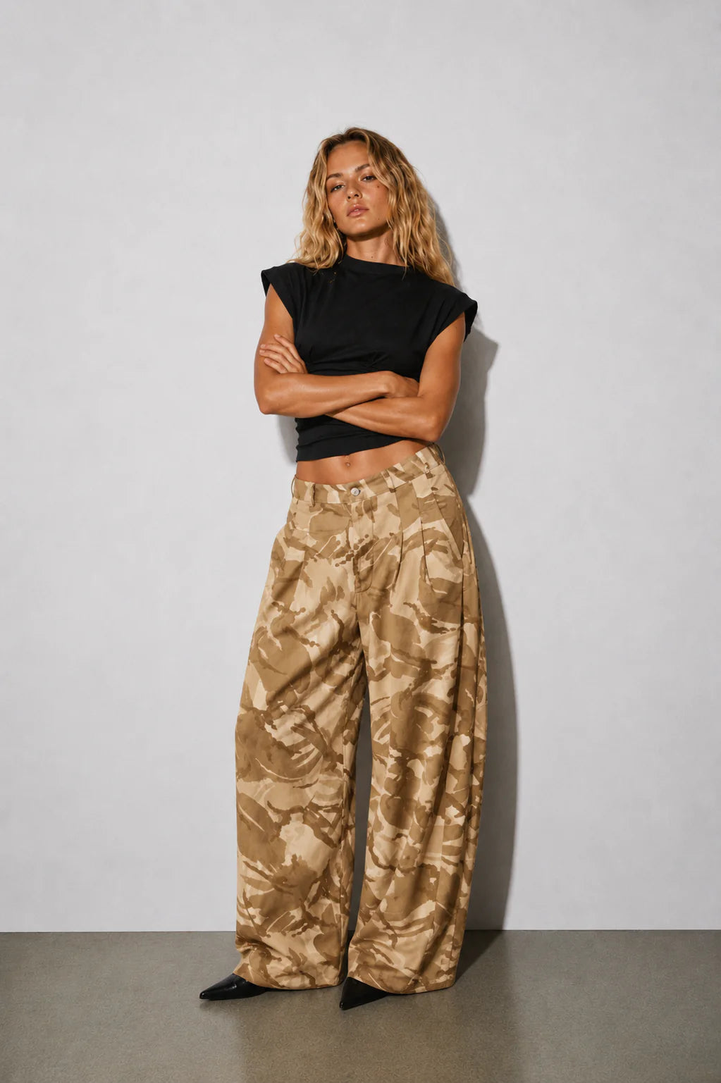 CAMO BARREL TROUSER